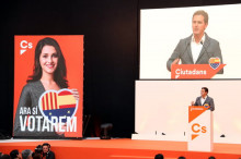 Albert Rivera amb el lema 'Ara sí votarem' en una pantalla gegant