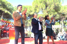 El primer secretari del PSC, Miquel Iceta, al costat del líder del PSOE, Pedro Sánchez, i l'alcaldessa de Gavà, Raquel Sánchez, durant la Festa de la Rosa dels socialistes catalans