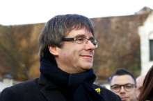 Carles Puigdemont, amb el llaç en solidaritat als presos polítics, en una imatge el 25 de novembre a Bèlgica