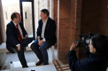 Miquel Iceta i Ximo Puig conversen asseguts al Convent dels Àngels de Barcelona