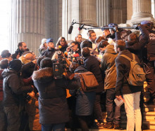 L'advocat Jaume-Alonso Cuevillas atén els periodistes després de la vista de Carles Puigdemont i els consellers cessats