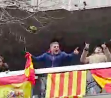 Captura del vídeo on un grup d'espanyols increpen als manifestants catalans a Brussel·les