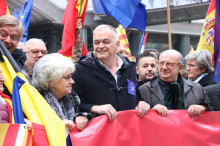 L’eurodiputat Esteban González Pons a la concentració a favor de la constitució espanyola davant del Parlament Europeu a Brussel·les el 6 de desembre