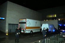 El camió i la furgoneta que s'enduran les 44 peces de Sixena que hi ha al Museu de Lleida