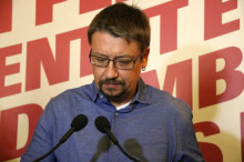 El candidat dels comuns, Xavier Domènech, amb el cap cot