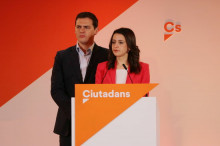 Pla mig d'Inés Arrimadas i Albert Rivera en roda de premsa l'endemà de les eleccions el 21-D
