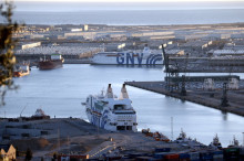 Els creuers GNV Azzurra i Rhapsody al Port de Barcelona