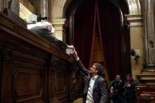 Pla sencer del diputat de Catalunay en Comú, Xavier Domènech, votant la composició de la mesa del Parlament