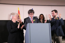 El president Carles Puigdemont, amb els consellers destituïts Toni Comín, Meritxell Serret, Lluís Puig i Clara Ponsatí