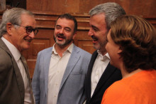 Ada Colau, Jaume Collboni i Alfred Bosch saluden l'exalcalde Trias