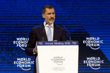 Pla mig del rei Felip VI durant la seva intervenció al Fòrum Econòmic Mundial