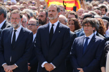 Puigdemont al costat de Felip VI i Rajoy