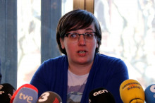 Pla mig de l'exdiputada de la CUP, Mireia Boya, durant la roda de premsa que ha ofert a Lleida