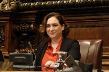L'alcaldessa de Barcelona, Ada Colau, en la seva arribada al plenari municipal de Barcelona