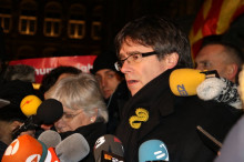 El president Carles Puigdemont atén els mitjans de comunicació a Lovaina