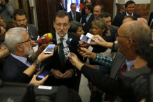 El president espanyol, Mariano Rajoy, als passadissos del Congrés
