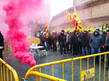 Imatge de la concentració a la Delegació del Gobierno a Girona