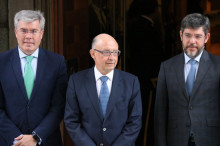 El ministre d'Hisenda, Cristóbal Montoro, i els secretaris d'Estat de Pressupostos, Alberto Nadal (dreta) i d'Hisenda, José Enrique Fernández Moya (esquerra)