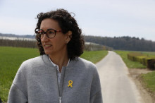 La secretària general d'ERC, Marta Rovira, en una fotografia amb un camí al seu darrera