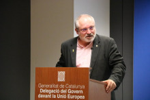 El conseller de Cultura destituït, Lluís Puig, intervé durant l'acte sobre Pedrolo a la delegació del Govern a Brussel·les