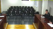 Captura del vídeo on un advocat es nega a treure's el seu llaç groc