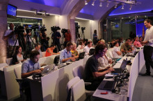 Expectació dels mitjans de comunicació internacionals davant la roda de premsa on han intervingut el president de la Generalitat