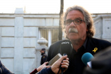 El portaveu d'ERC al Congrés, Joan Tardà, fent declaracions als mitjans a les portes del Suprem