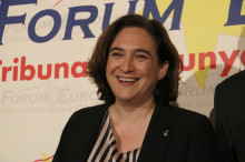 Pla tancat de l'alcaldessa de Barcelona, Ada Colau, abans de començar la conferència al Fòrum Europa