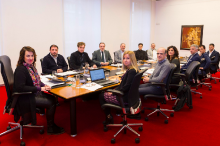 Imatge de la reunió al Parlament de Navarra