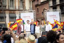 Foto de família de l'acte de 'España Ciudadana' a Màlaga amb Albert Rivera, Mario Vargas Llosa i Kike Sarasola