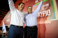 Tsipras celebra amb el líder d'ANEL, Panos Kammenos, la victòria de Syriza