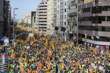 Pla general del carrer Aragó durant la manifestació de l'11 de setembre del 2017