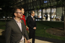 El vicepresident del Parlament, Josep Costa; la consellera Laura Borràs; i el president Quim Torra, aquest dimecres després d'haver sortit de la recepció oficial de l'Smithsonian Folklife Festival