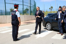El president Quim Torra en el moment en què ha arribat a la presó del Puig de les Basses a Figueres