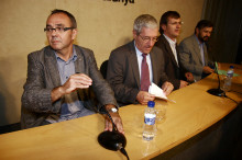 Els dirigents de les entitats socials, abans de comparèixer davant la premsa