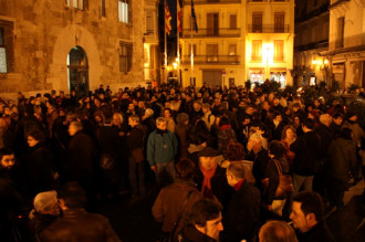 Centenars de persones protesten contra la censura del PP valencià