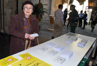 Votants al col·legi electoral a Lleida
