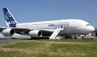 Aterra a Barcelona el primer Airbus A380