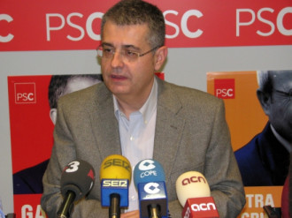 El candidat del PSC per Lleida, Joaquim Llena, ha atès els mitjans de comunicació en conèixer-se els resultats electorals