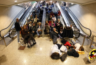 Els passatgers i els aeroports miren de recuperar la normalitat