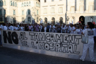 Treballadors i usuaris del Dos de Maig, contra el tancament de l'hospital