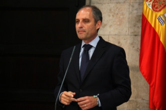 El cas dels vestits fa caure Francisco Camps