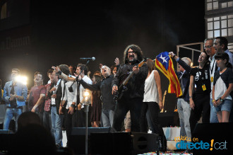 Pep Sala i tots els artistes tancant el Concert Cançons Contra la Sida amb "Boig per tu"