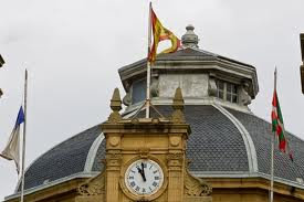 La bandera espanyola esparracada a Sant Sebastià
