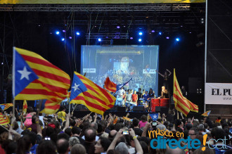 Nombroses estelades van omplir el parc de la Devesa a Girona al concert #CatalunyaLlibertat