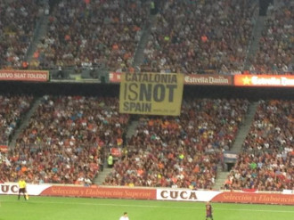 Barça 3 Madrid 2 victòria del millor i amb la pancarta de 'Catalonia is not Spain' que TV3 no ha ensenyat