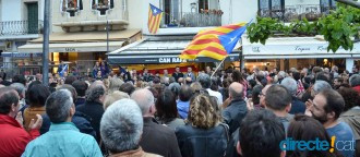 El Passeig de #Cadaqués ple per donar suport a en @rafel_MF #ànimsRafel apallissat per la policia del ministre Fernández Díaz per portar una estelada a València
