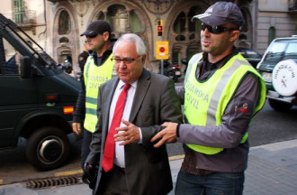 Detenció mediàtica en plenes negociacions per la investidura de Mas