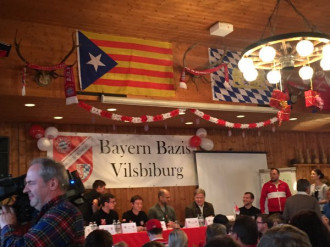 Les penyes del Bayern de Munic reben Guardiola amb una estelada