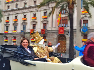 Capitania Militar donant la benvinguda als Reis de l’Orient i a l’alcaldessa de Barcelona Ada Colau